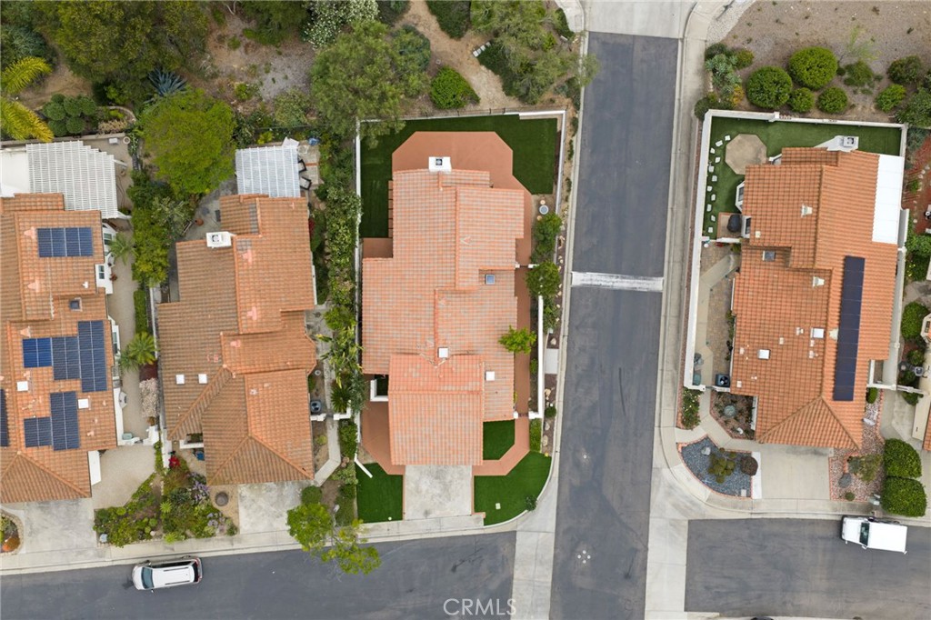 1723 Larkhaven Glen
