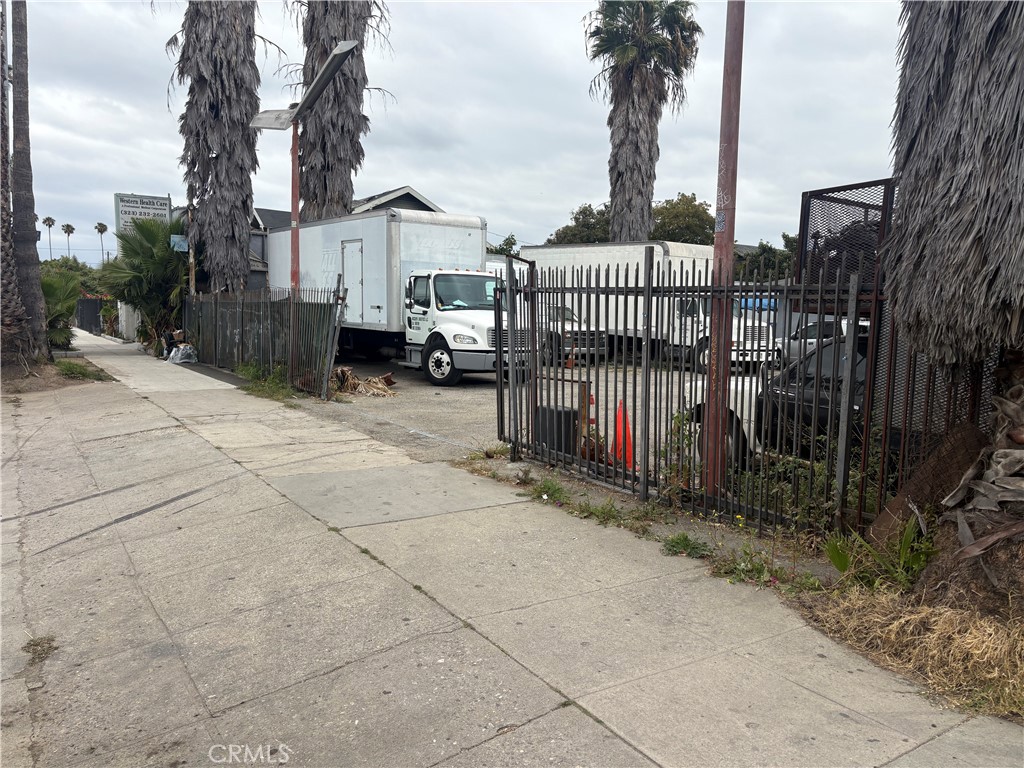 4760 S Figueroa