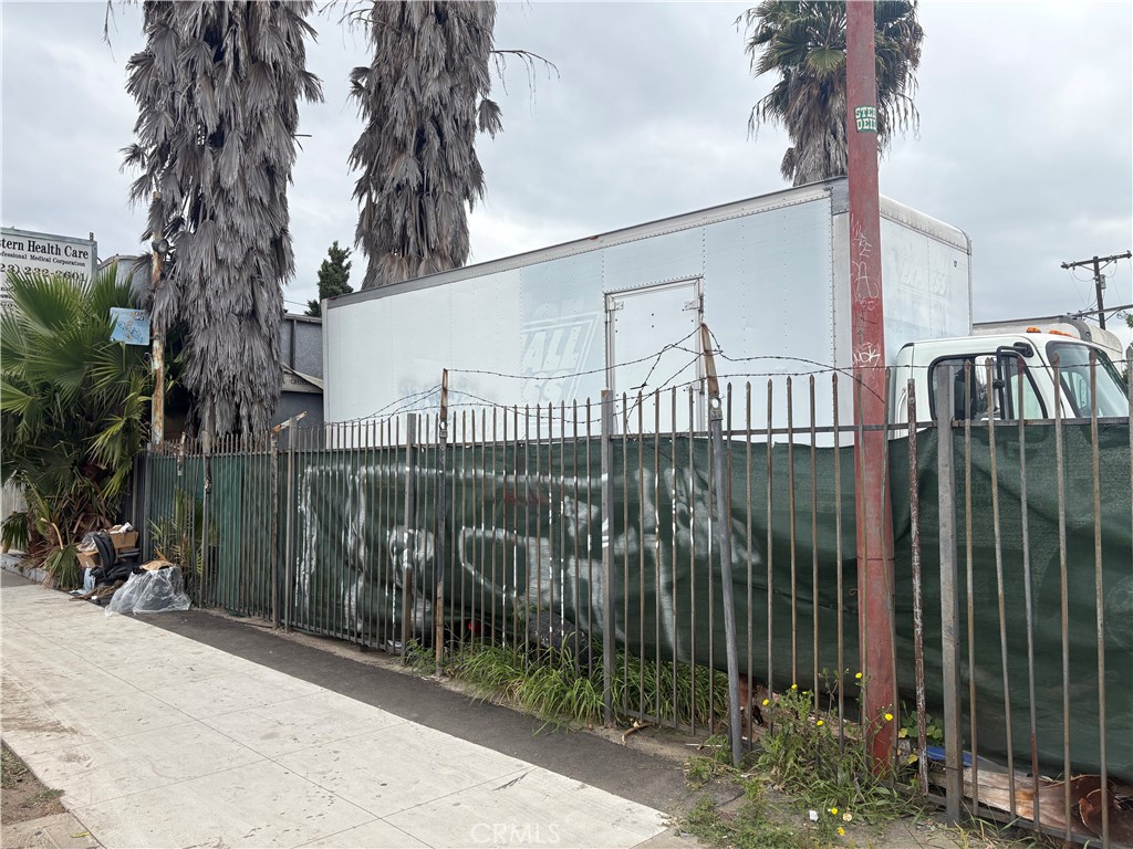 4760 S Figueroa