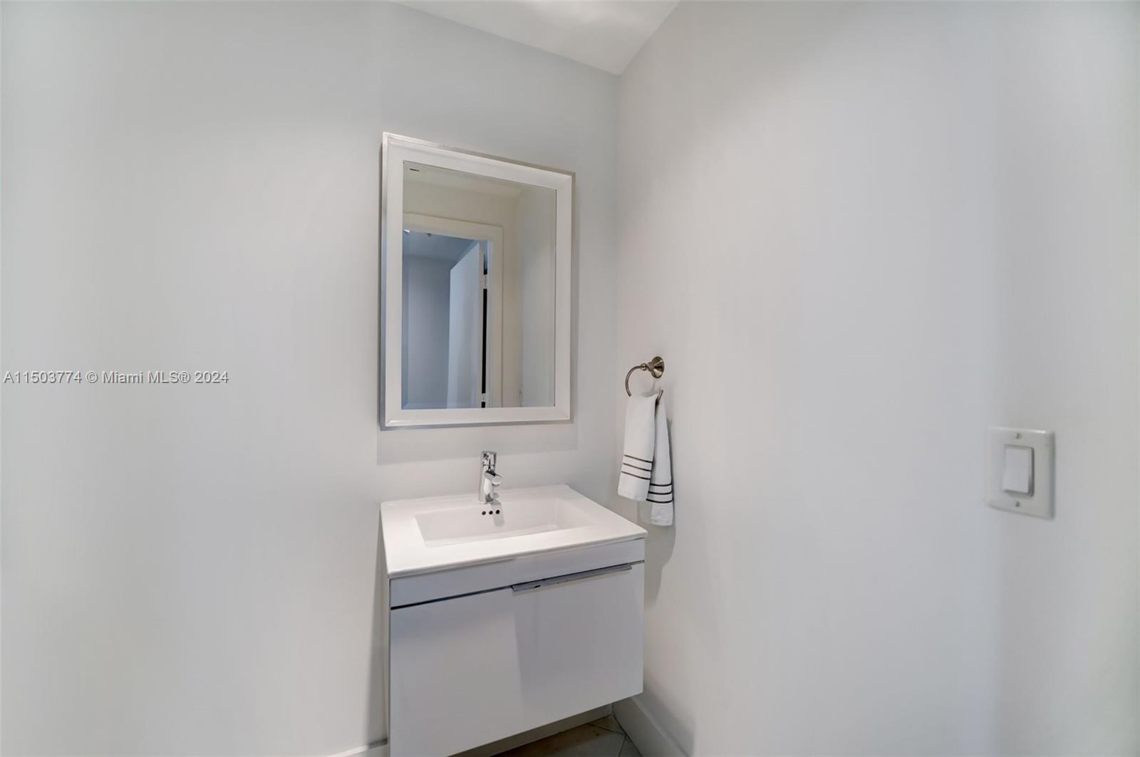 17301 Biscayne Blvd # 909