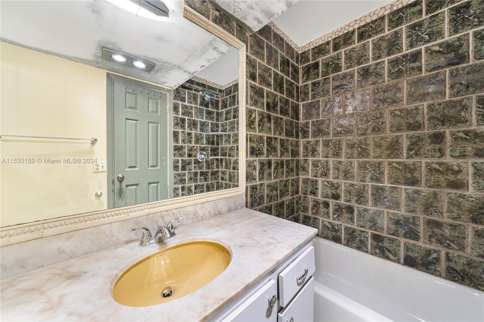 2750 NE 183rd St Unit: 2012