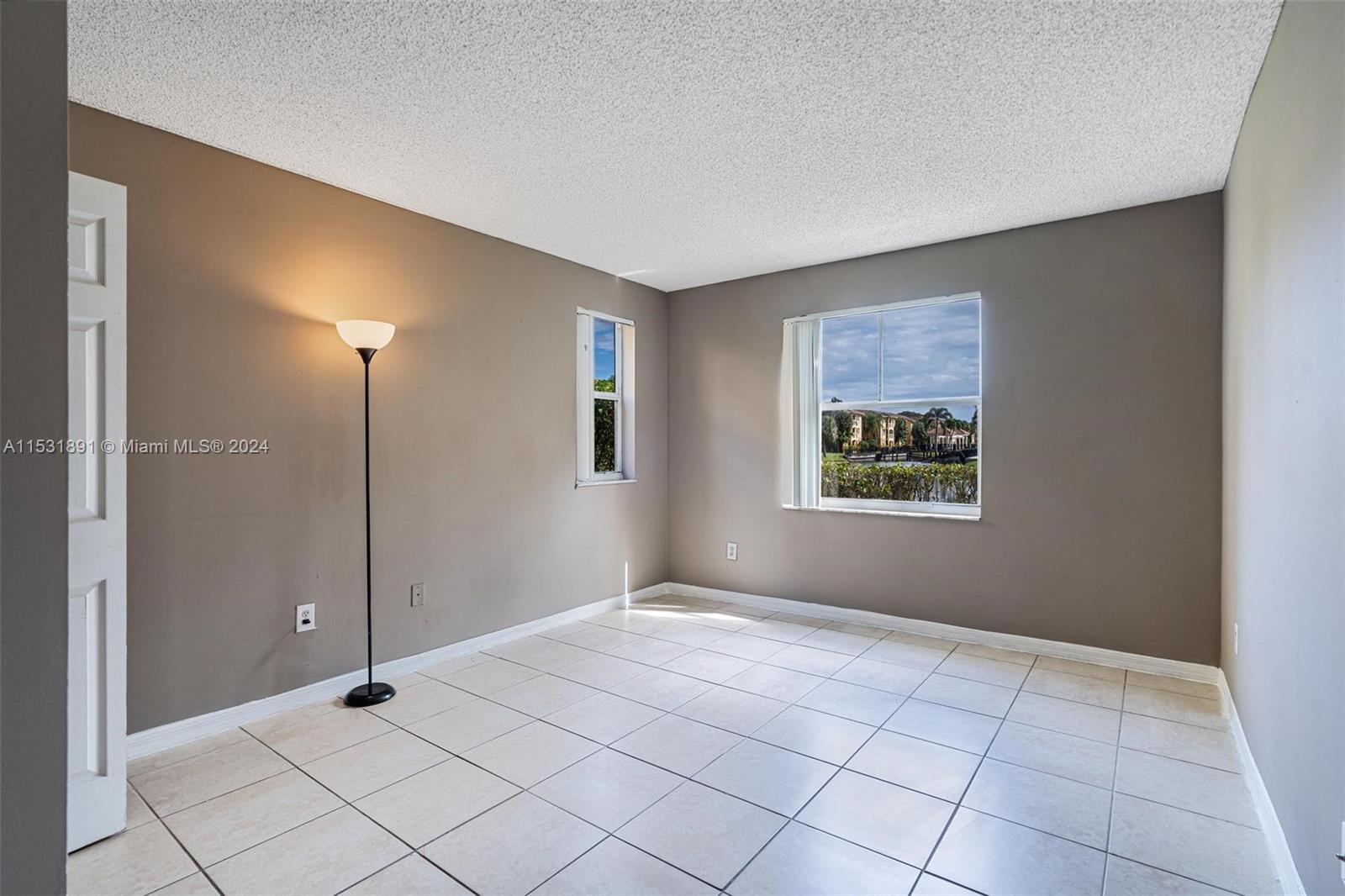 155 NW 96th Ter # 102 Unit: 2-102