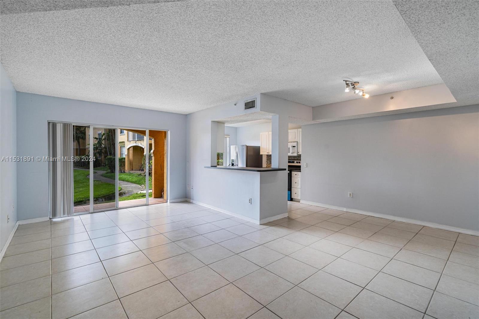 155 NW 96th Ter # 102 Unit: 2-102