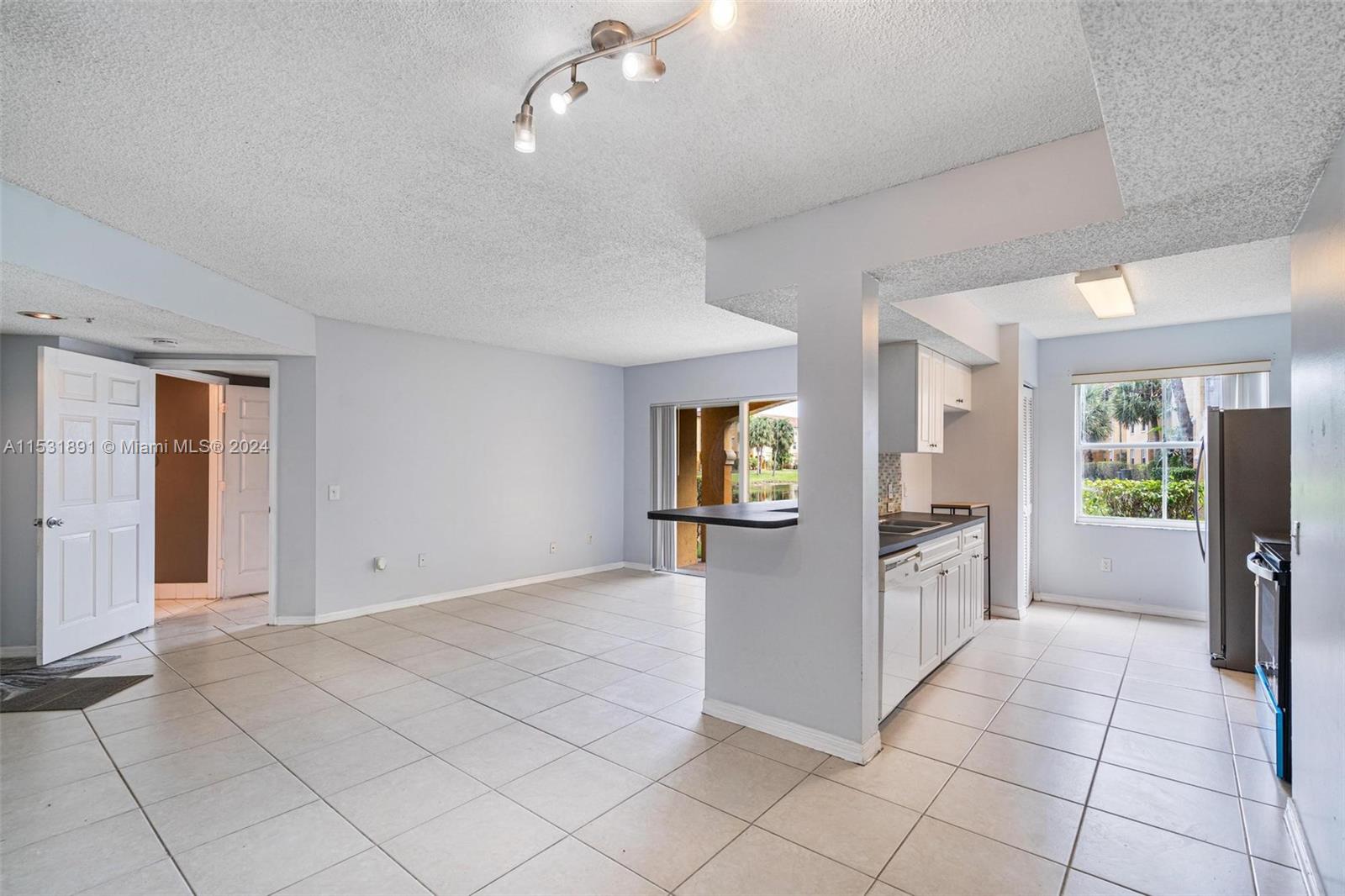 155 NW 96th Ter # 102 Unit: 2-102