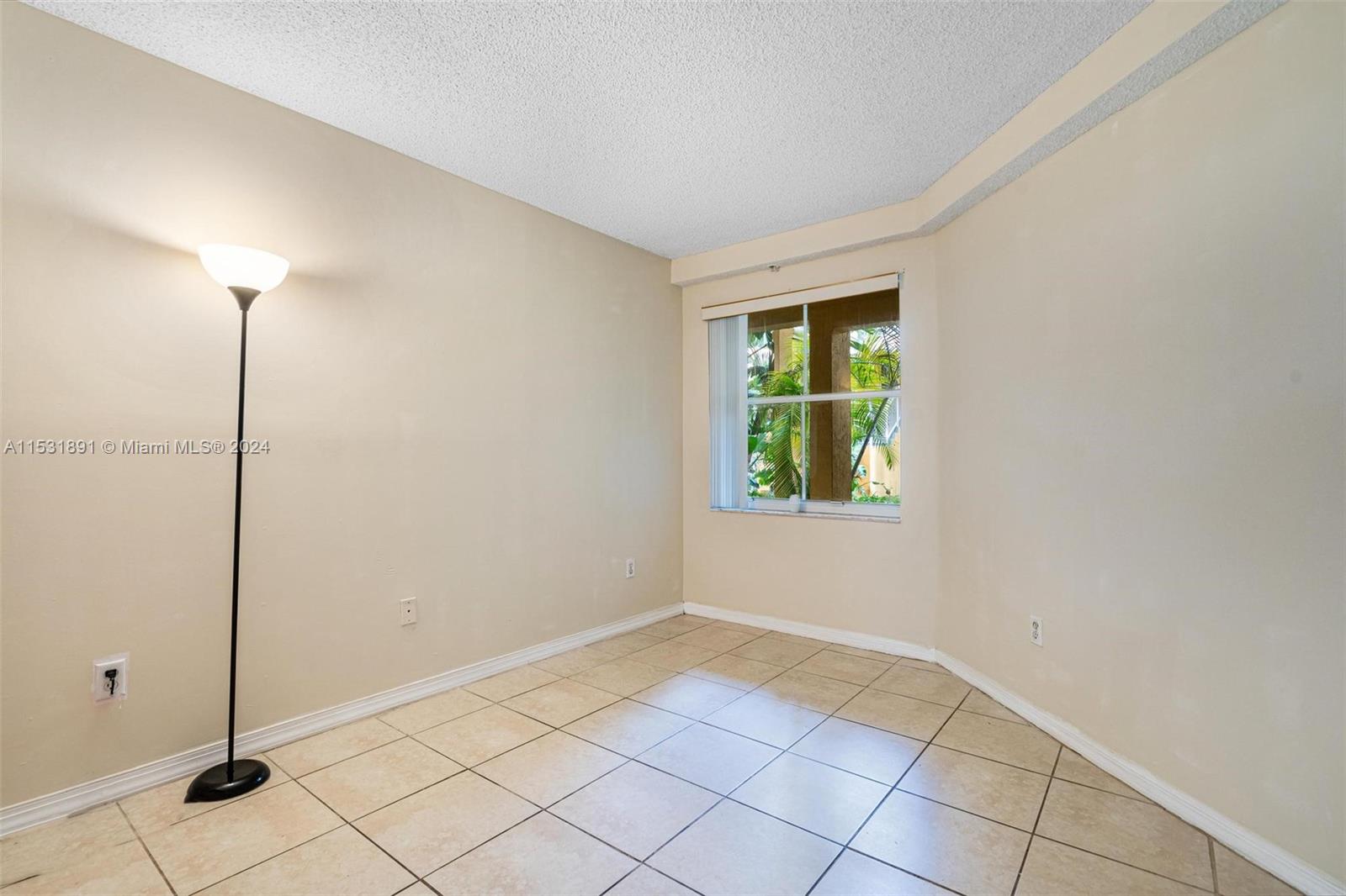 155 NW 96th Ter # 102 Unit: 2-102