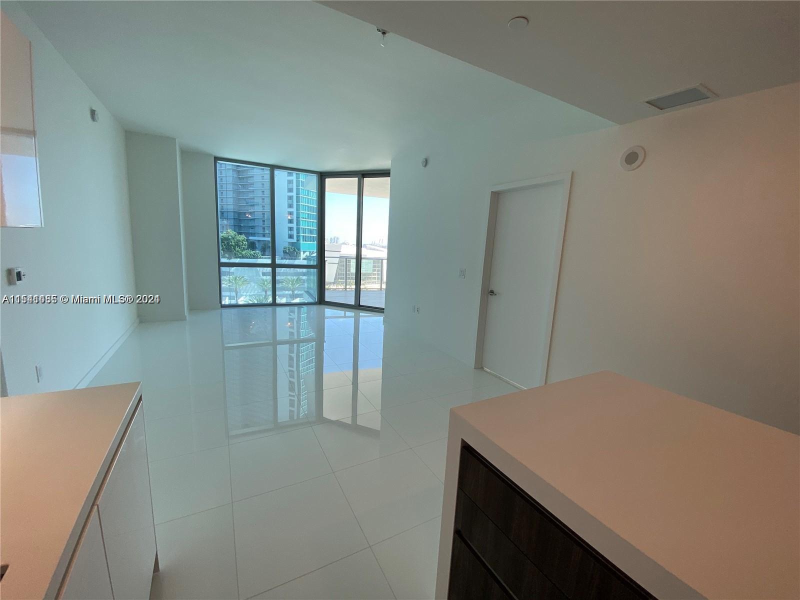 851 NE 1st Ave # 1207