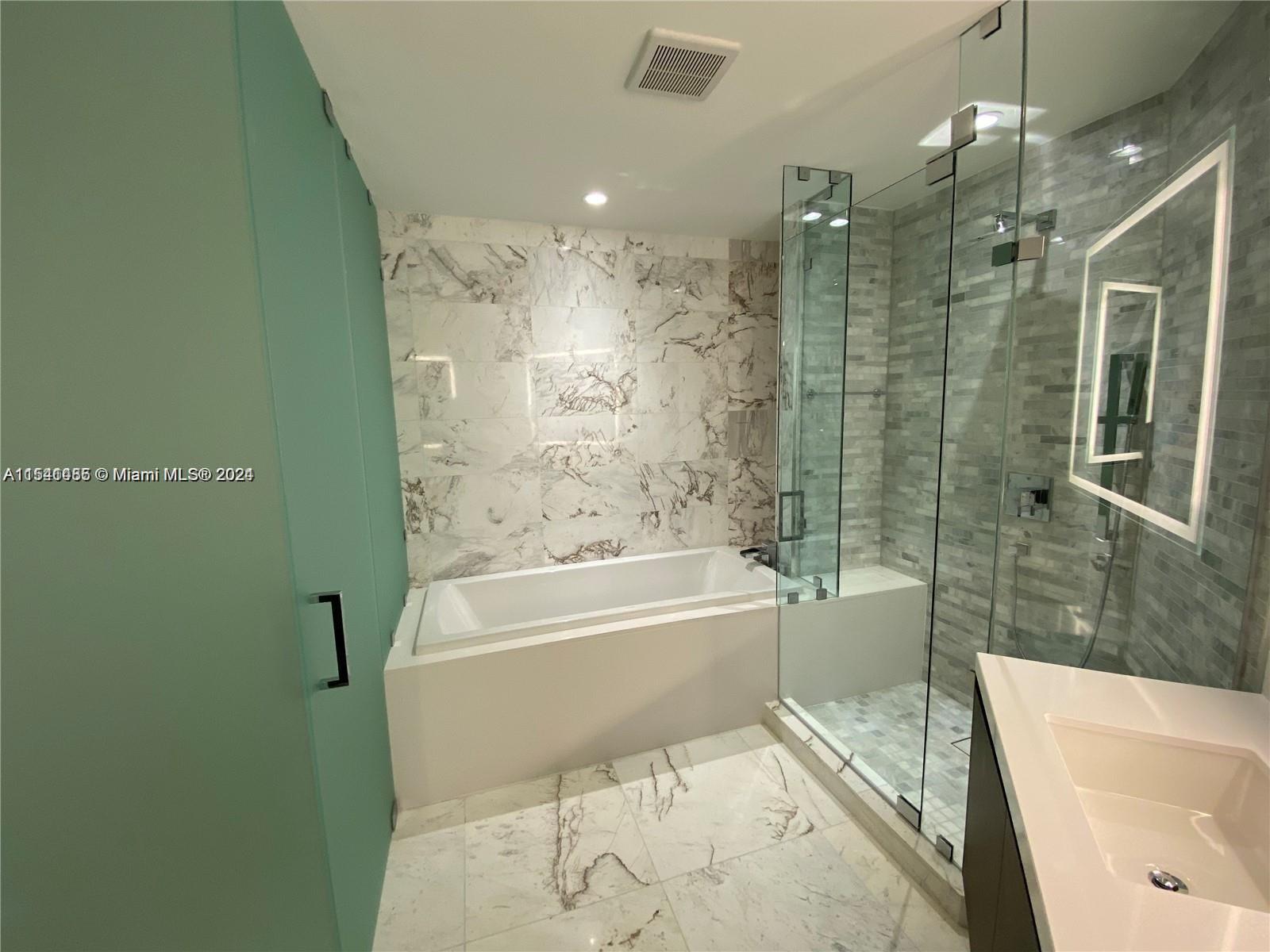 851 NE 1st Ave # 1207
