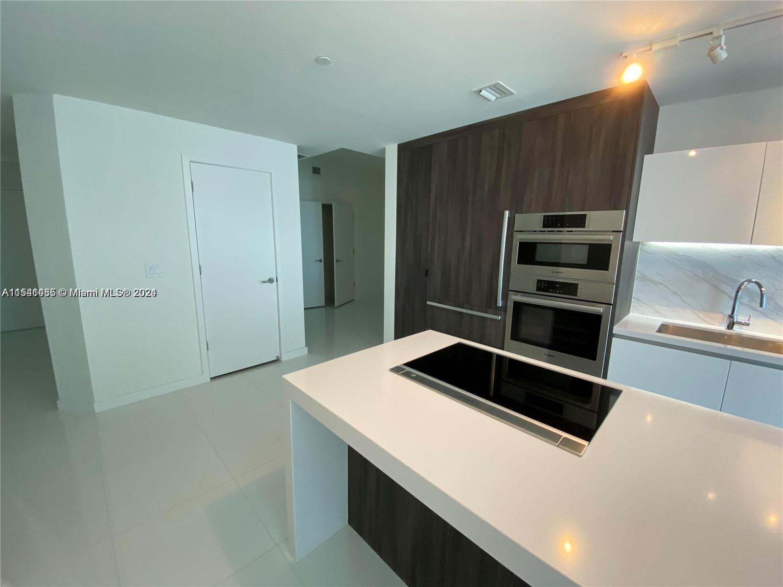 851 NE 1st Ave # 1207