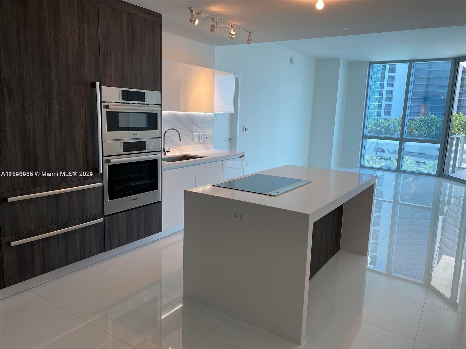 851 NE 1st Ave # 1207