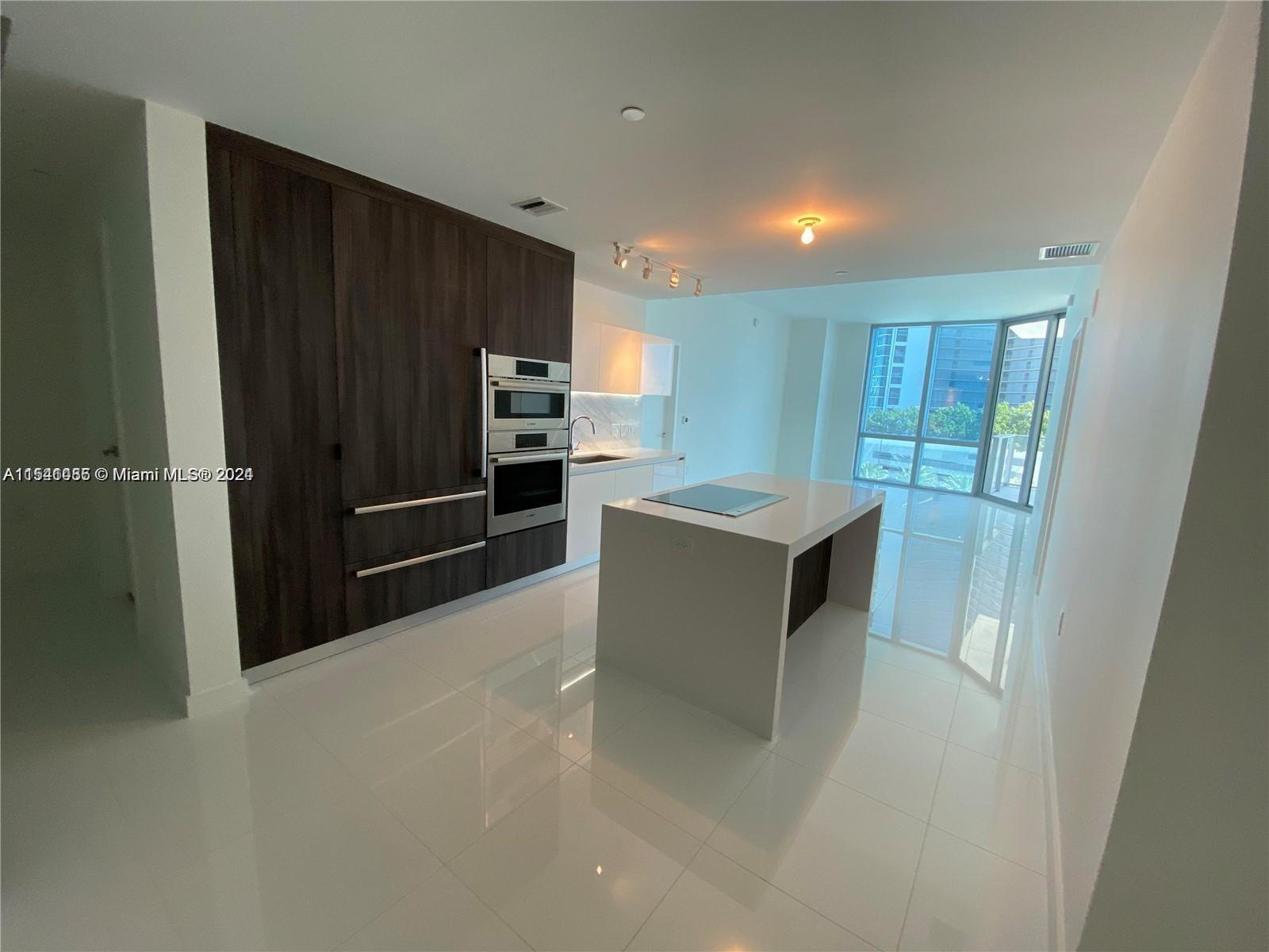 851 NE 1st Ave # 1207