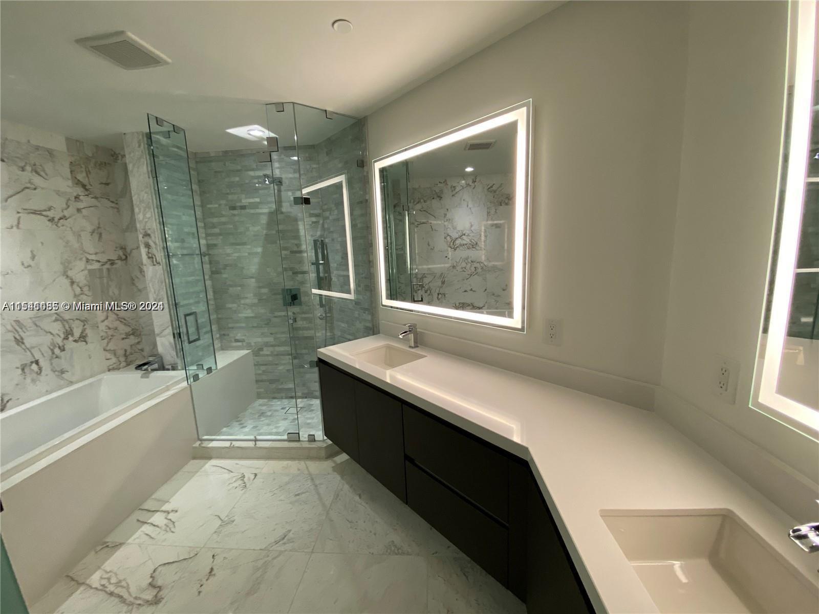 851 NE 1st Ave # 1207