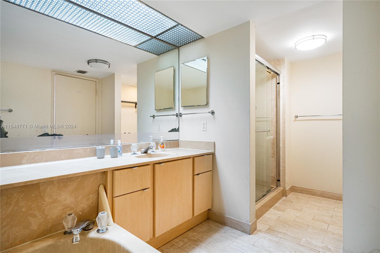 1717 N Bayshore Dr # 2636 Unit: A-2636