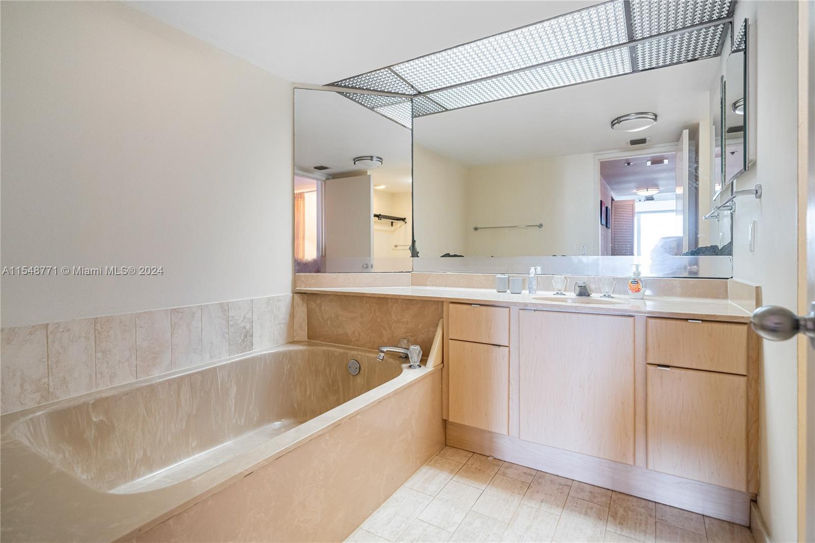 1717 N Bayshore Dr # 2636 Unit: A-2636