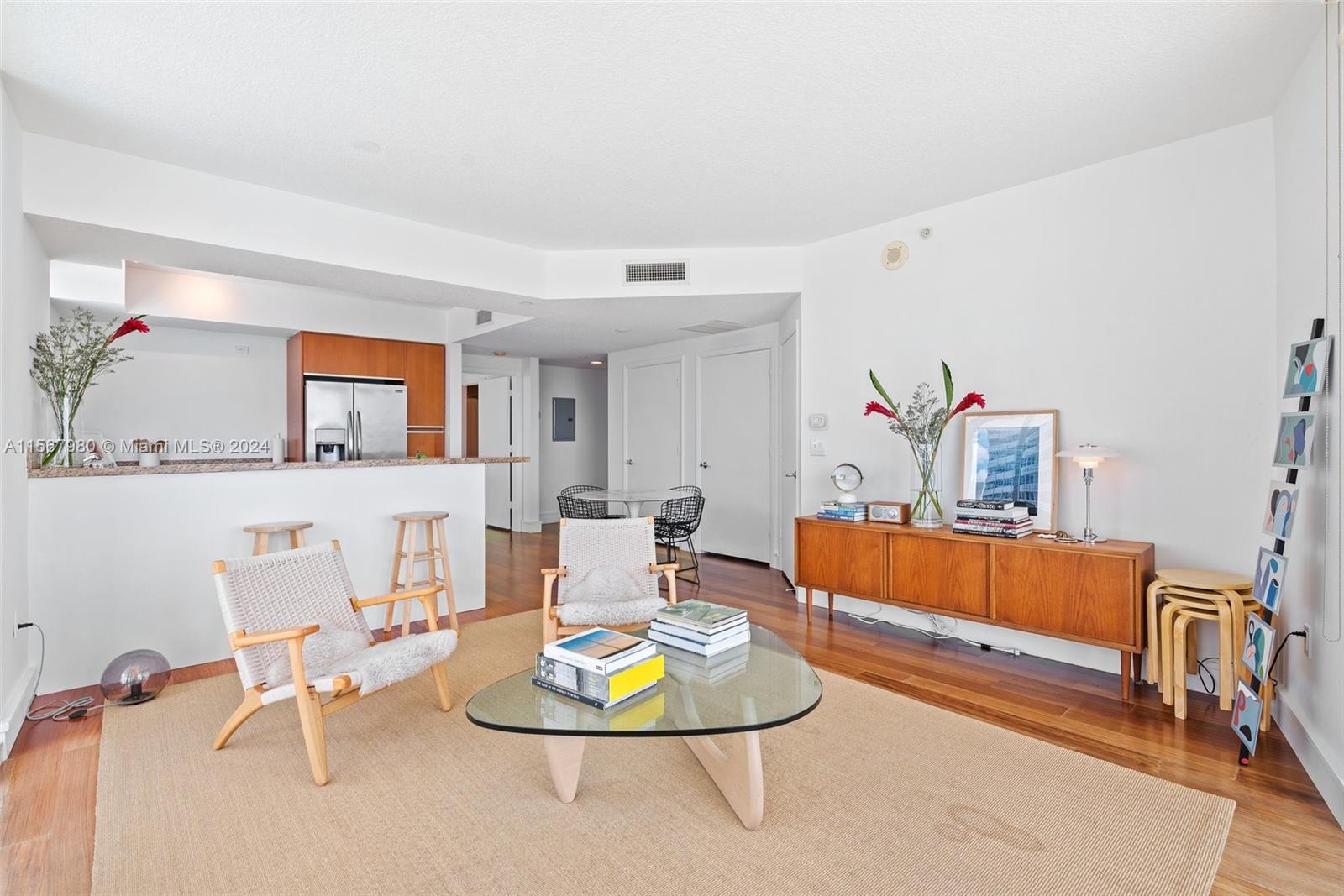 10 Venetian Way # 605