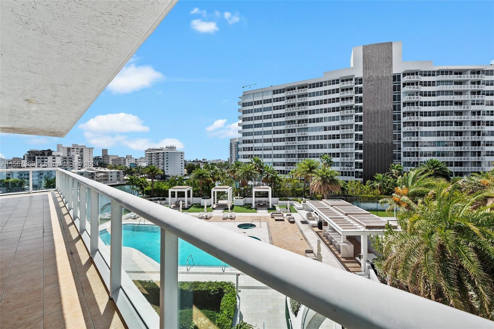 10 Venetian Way # 605
