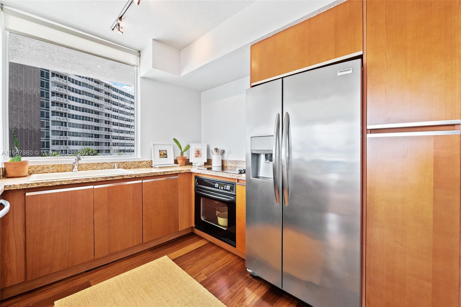 10 Venetian Way # 605