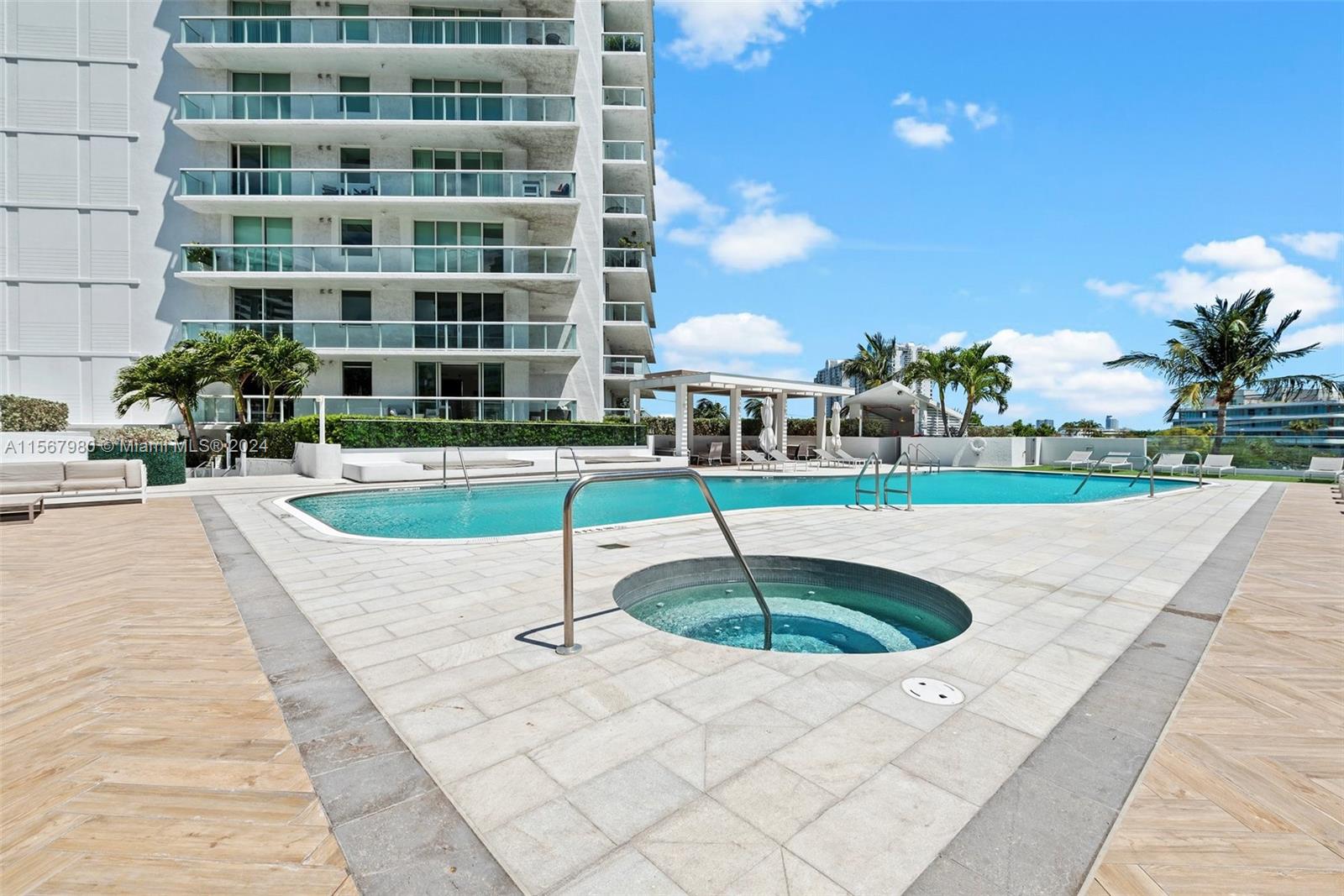 10 Venetian Way # 605