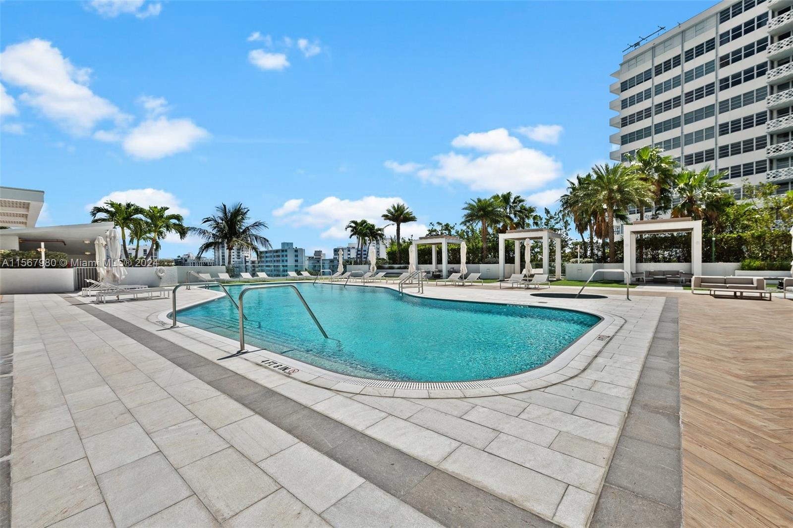 10 Venetian Way # 605