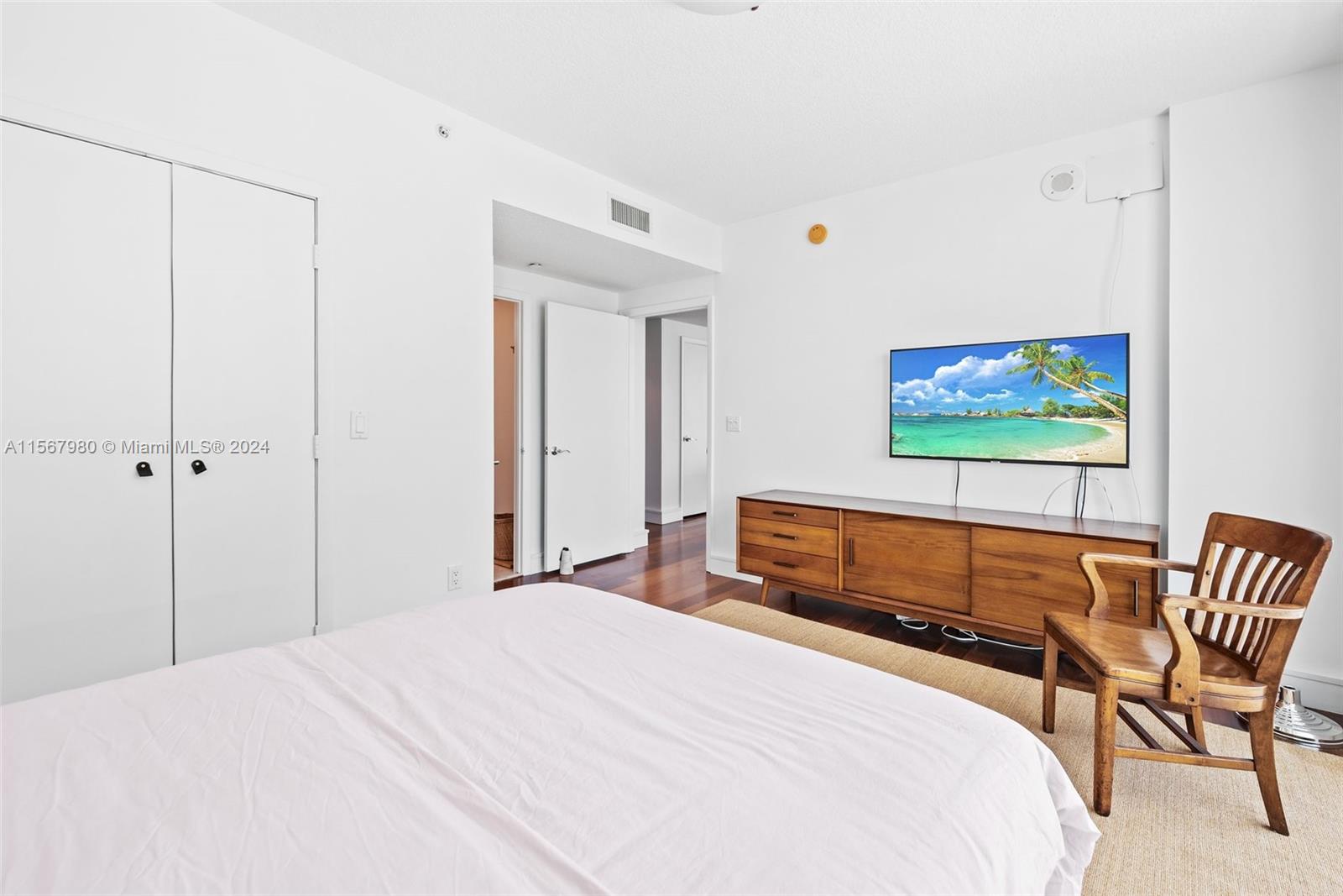 10 Venetian Way # 605