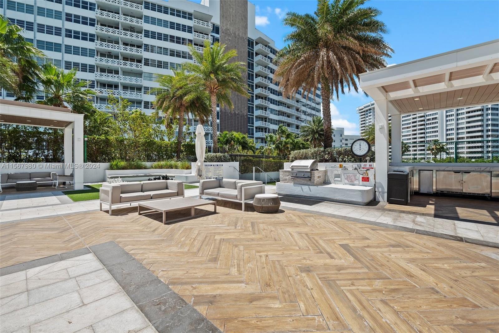 10 Venetian Way # 605