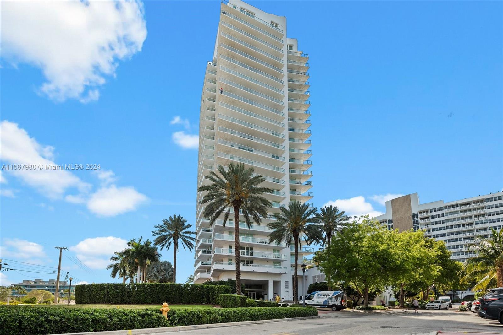 10 Venetian Way # 605