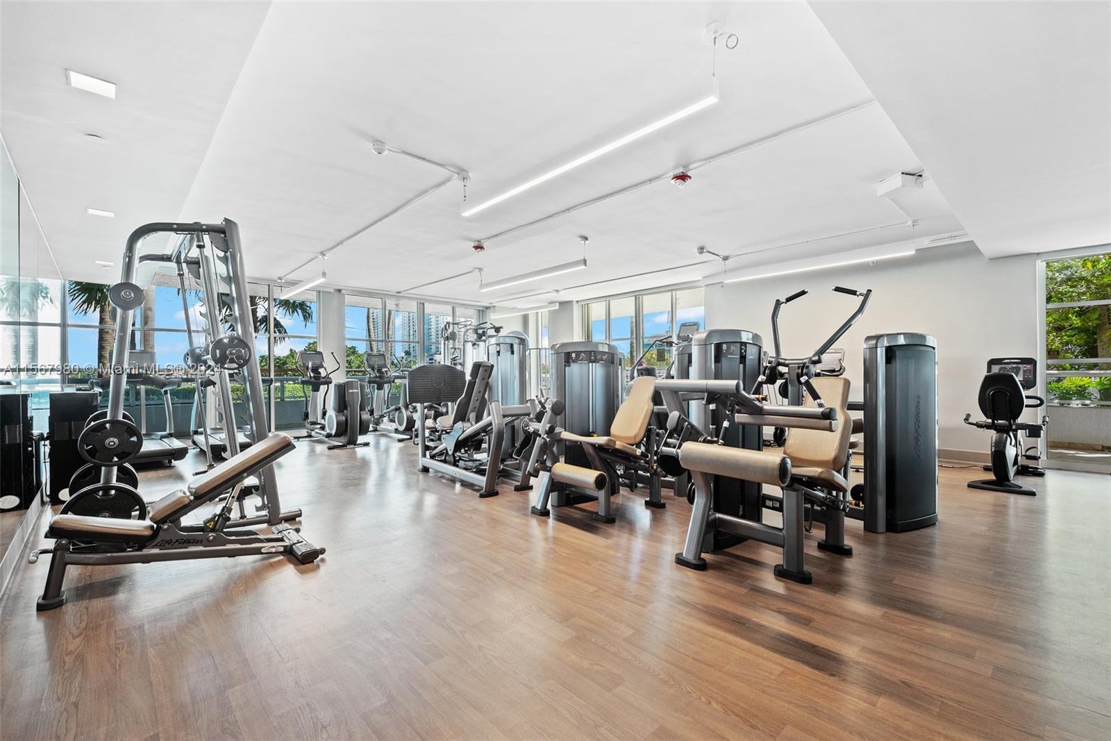 10 Venetian Way # 605
