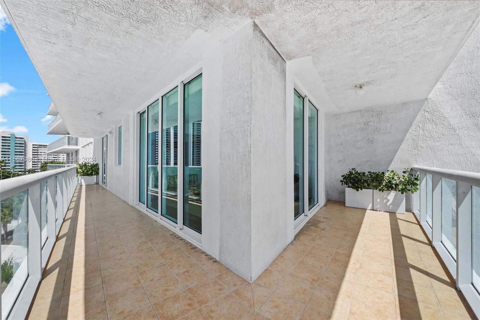 10 Venetian Way # 605