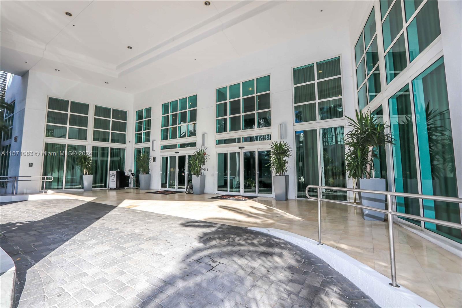 951 Brickell Ave # 3309