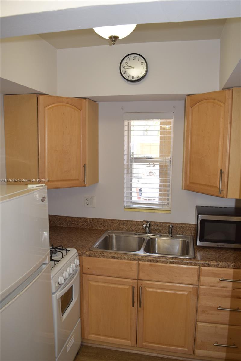 125 Edgewater Dr # 7
