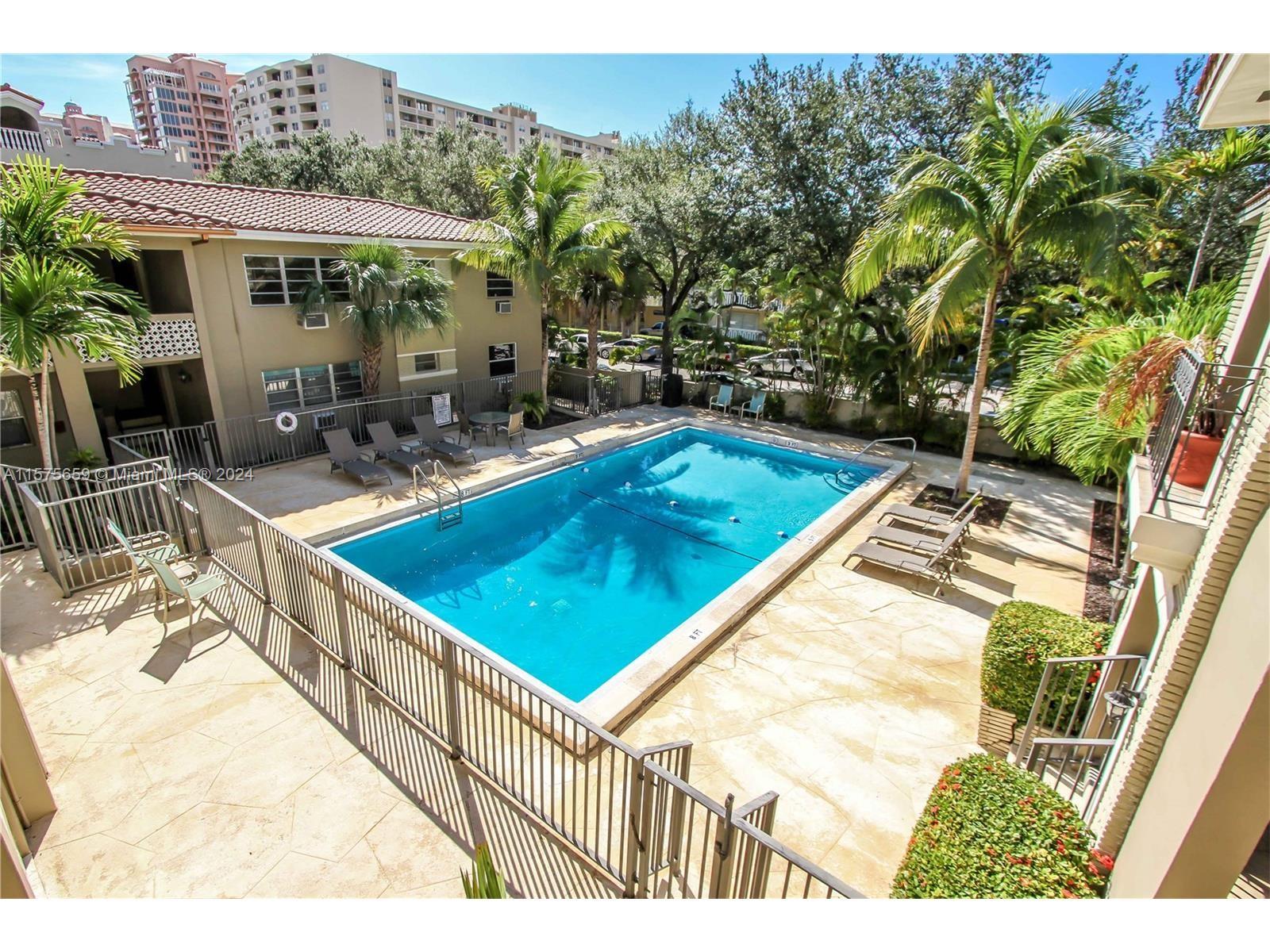 125 Edgewater Dr # 7