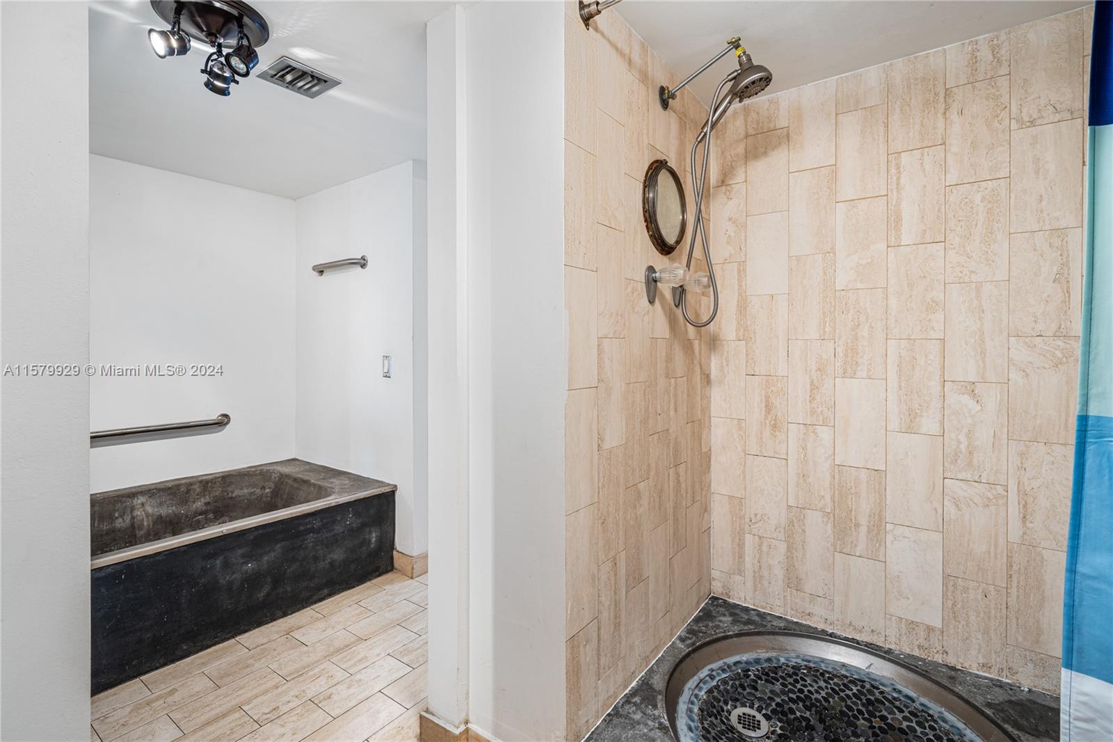 1717 N Bayshore Dr # 1937 Unit: A-1937