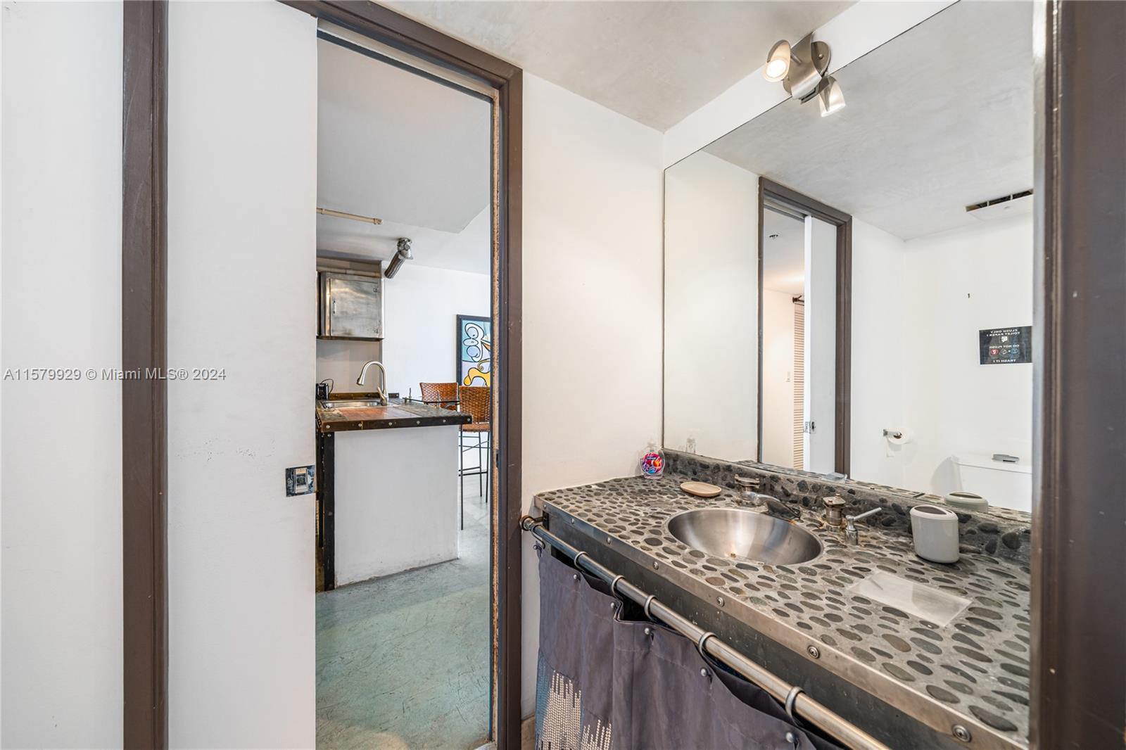 1717 N Bayshore Dr # 1937 Unit: A-1937