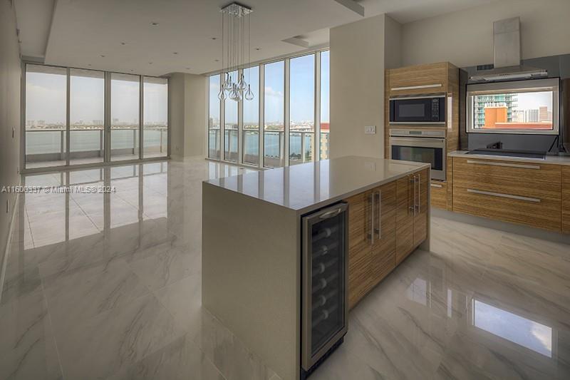 2020 N Bayshore Dr # 1710