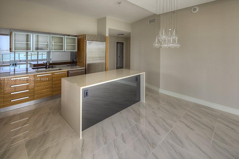 2020 N Bayshore Dr # 1710