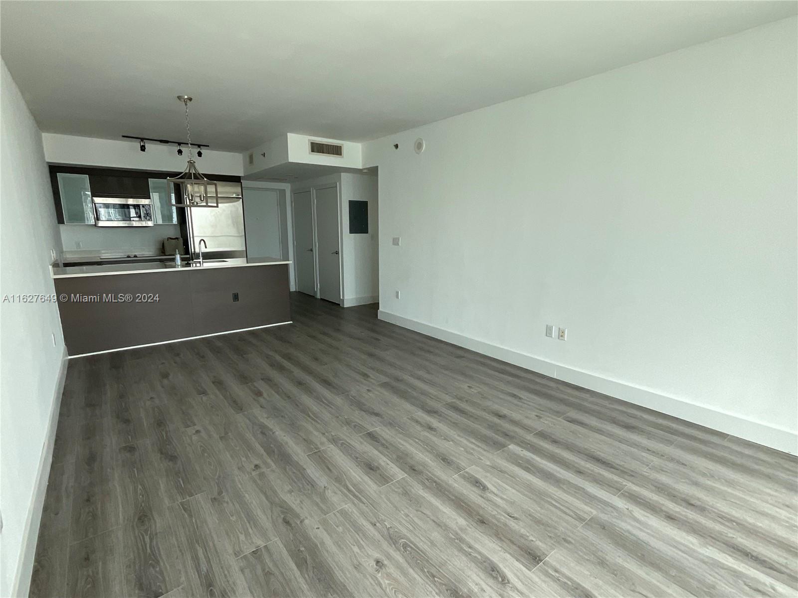 55 SE 6th St # 3704