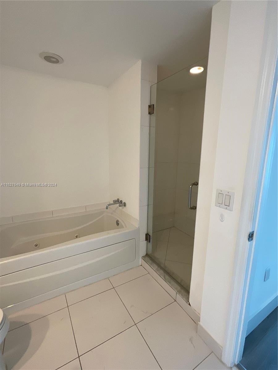 55 SE 6th St # 3704