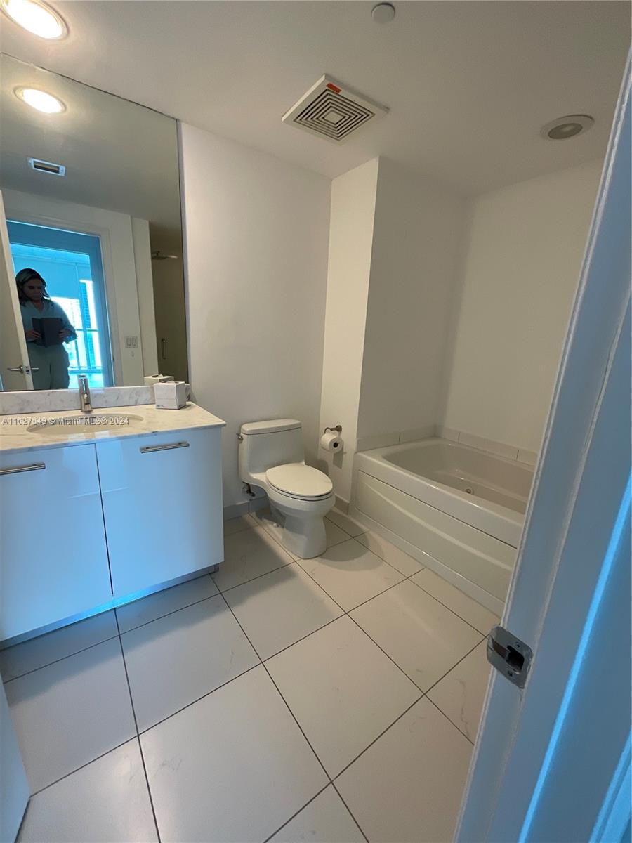 55 SE 6th St # 3704