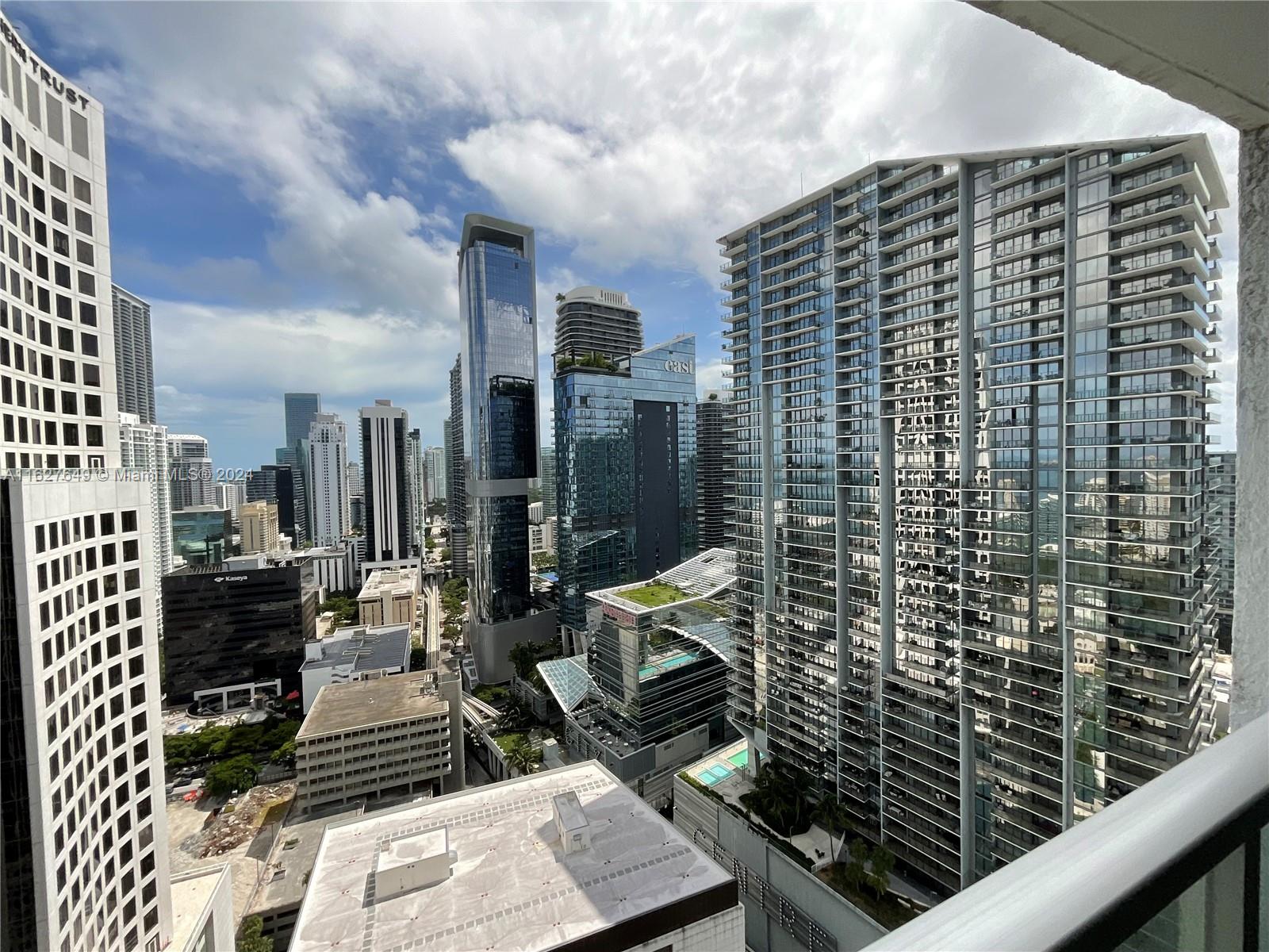 55 SE 6th St # 3704