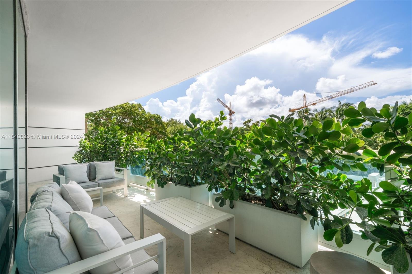 2127 Brickell Ave # 606