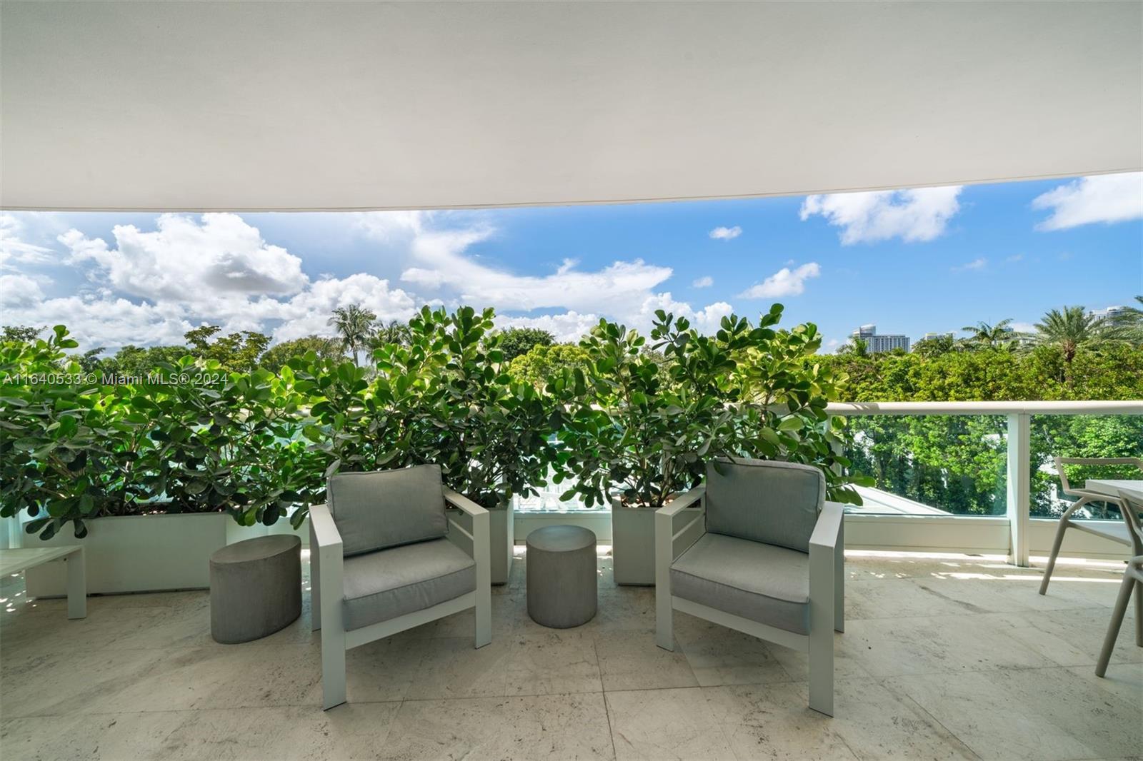 2127 Brickell Ave # 606