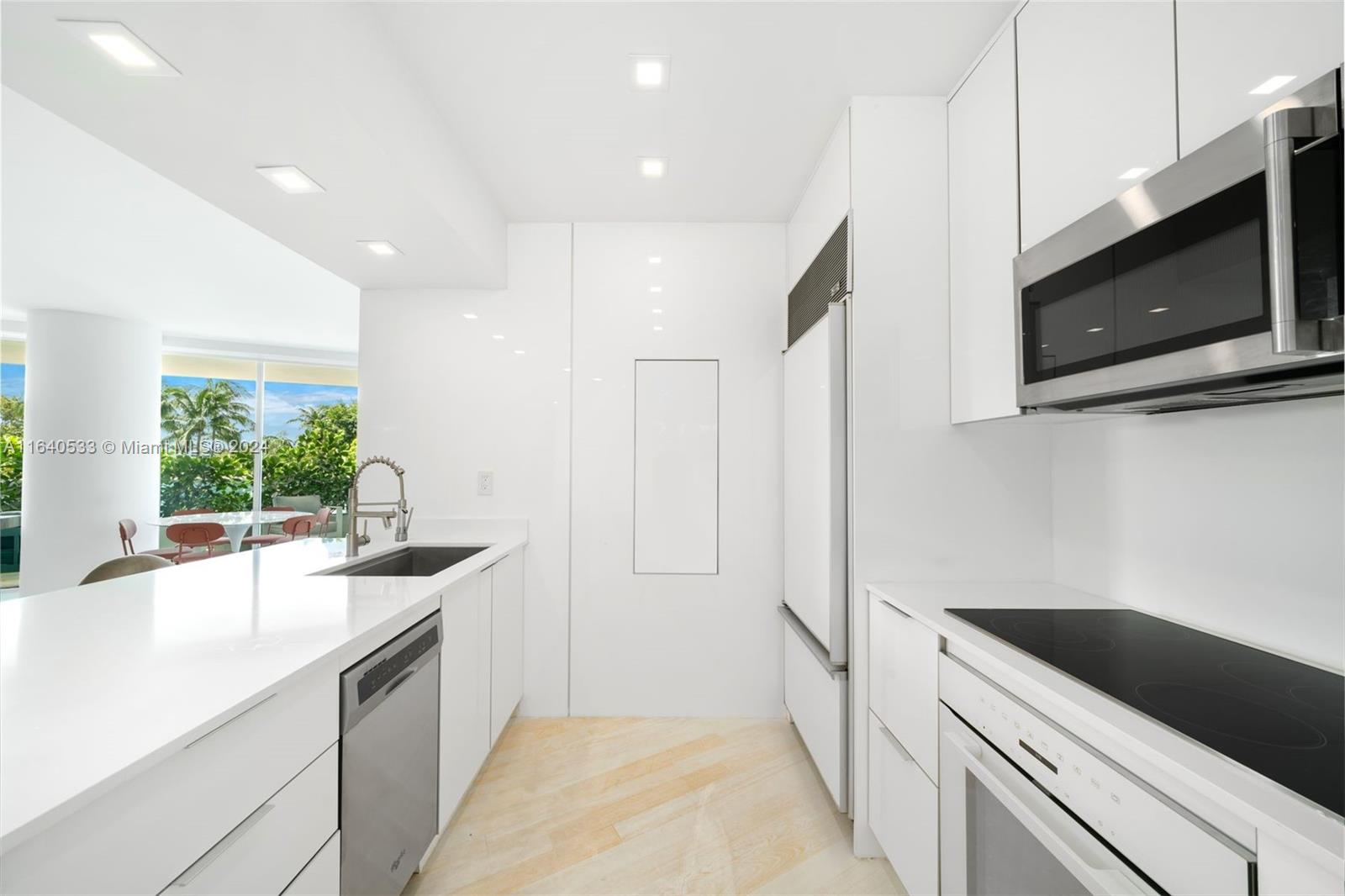 2127 Brickell Ave # 606
