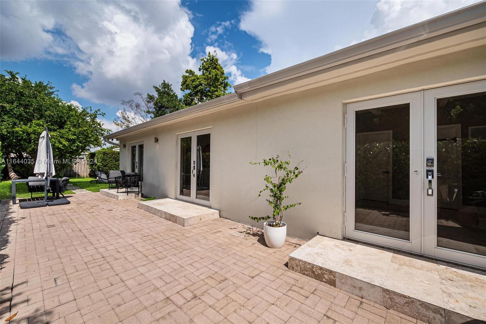 3142 SW 65th Ave