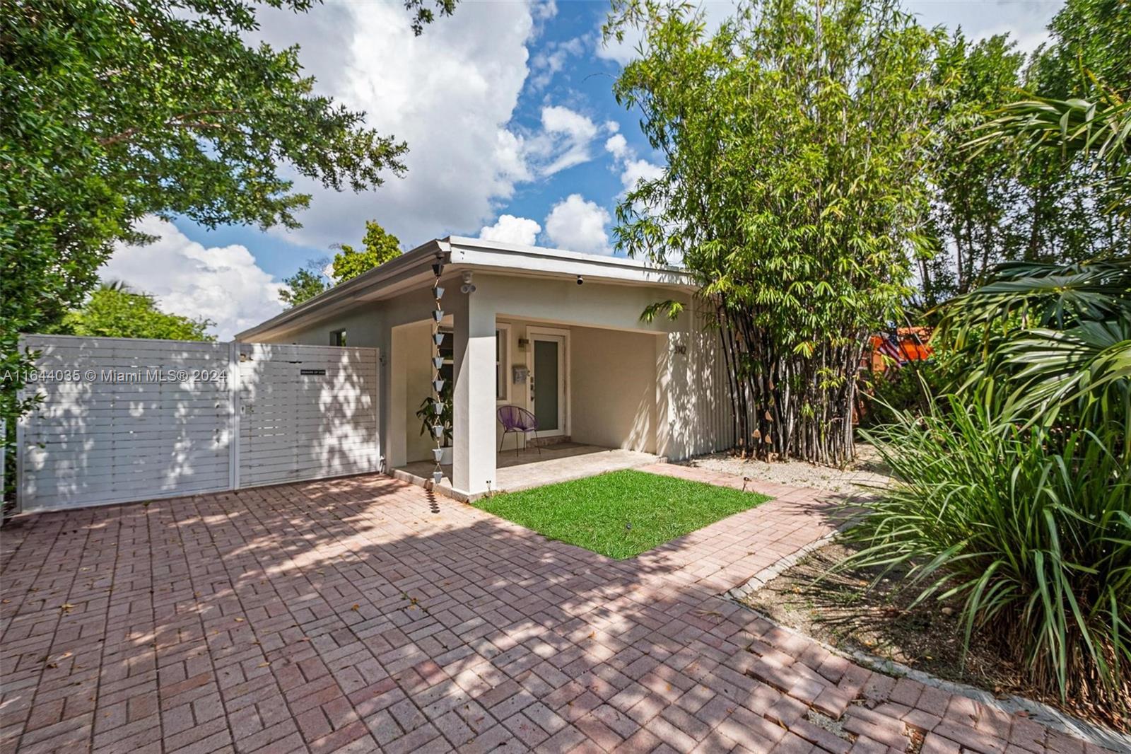 3142 SW 65th Ave