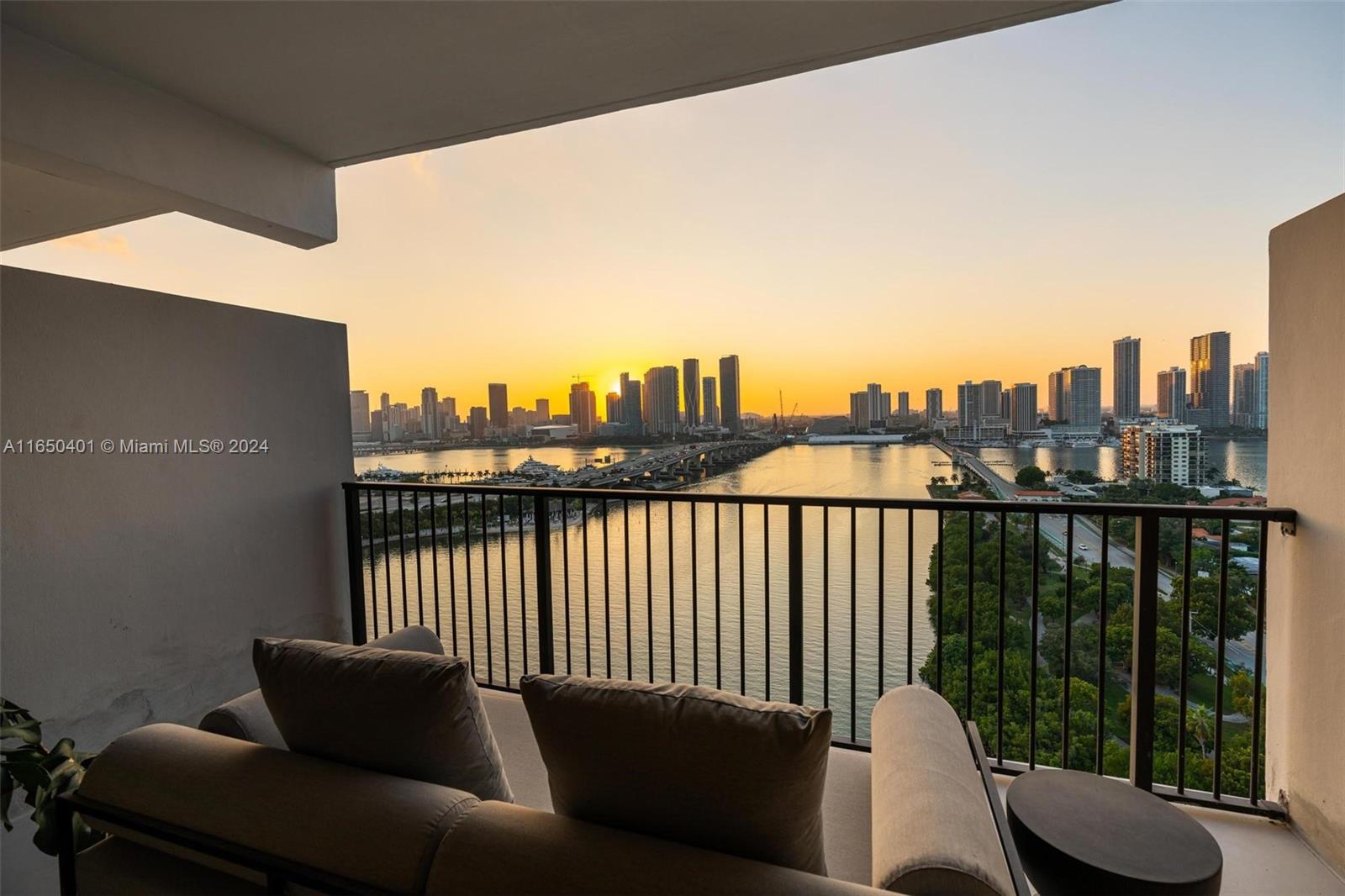 1000 Venetian Way # 1706