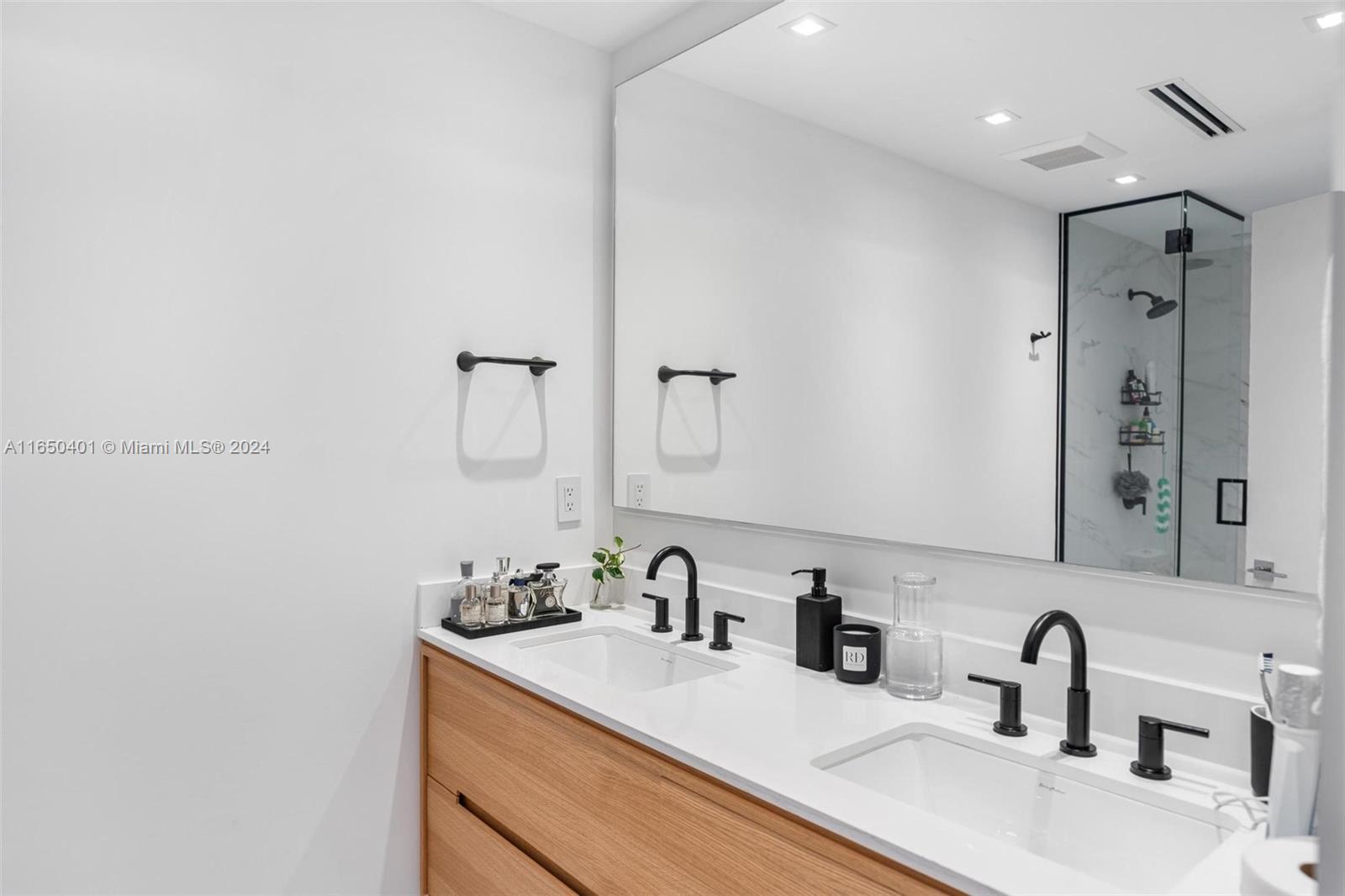 1000 Venetian Way # 1706