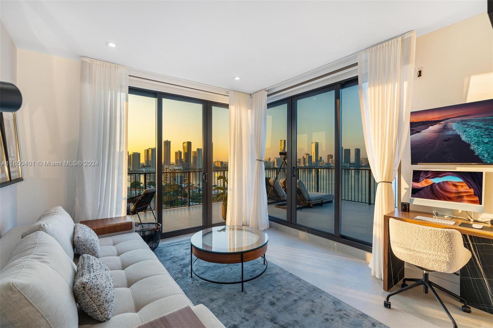 1000 Venetian Way # 1706