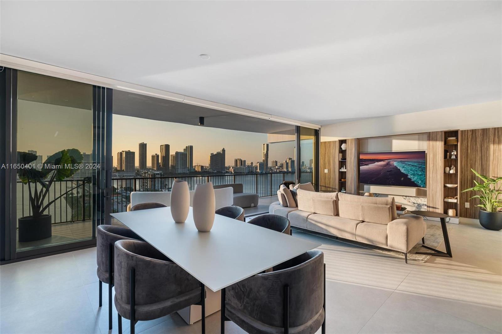1000 Venetian Way # 1706