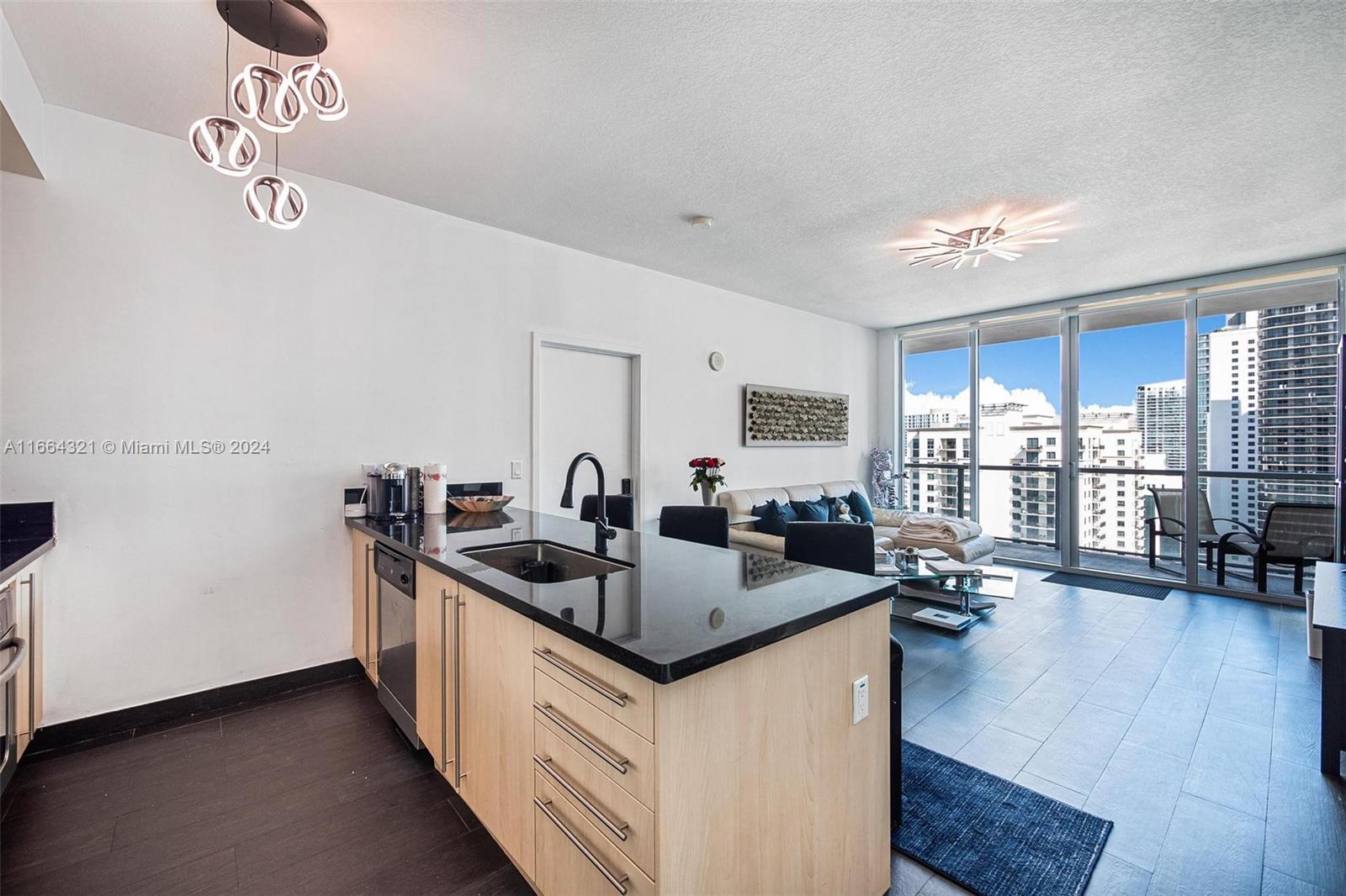 1111 SW 1st Ave Unit: 3722-N