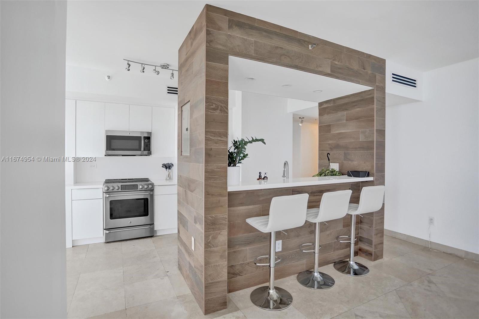 4201 Collins Ave # 2301