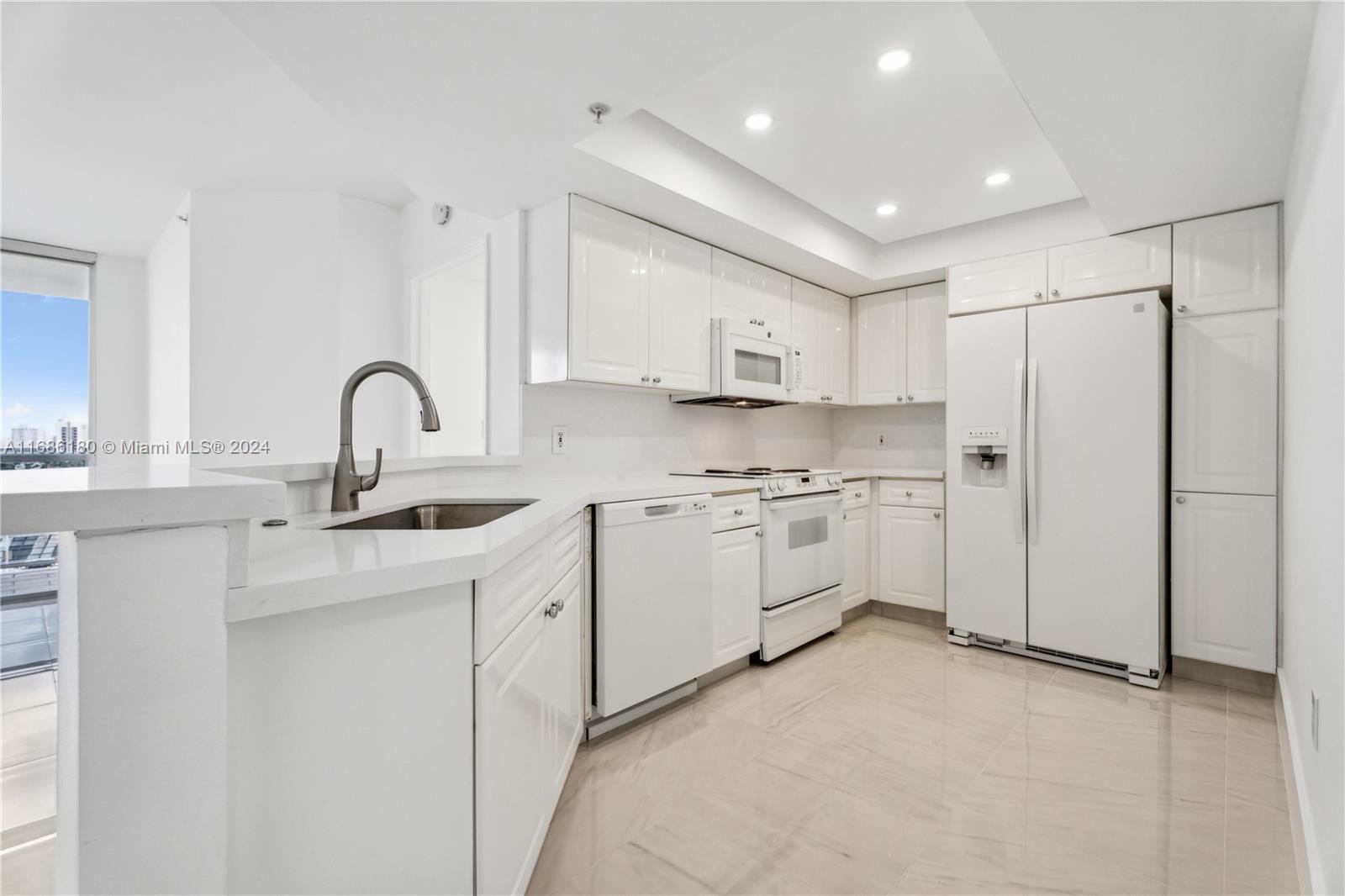 1800 Sunset Harbour Dr # 1007